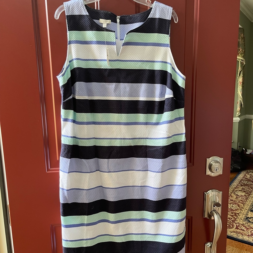 Sleeveless dress.